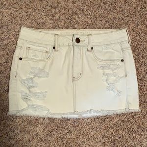 American Eagle Distressed white jean skirt SZ-6
